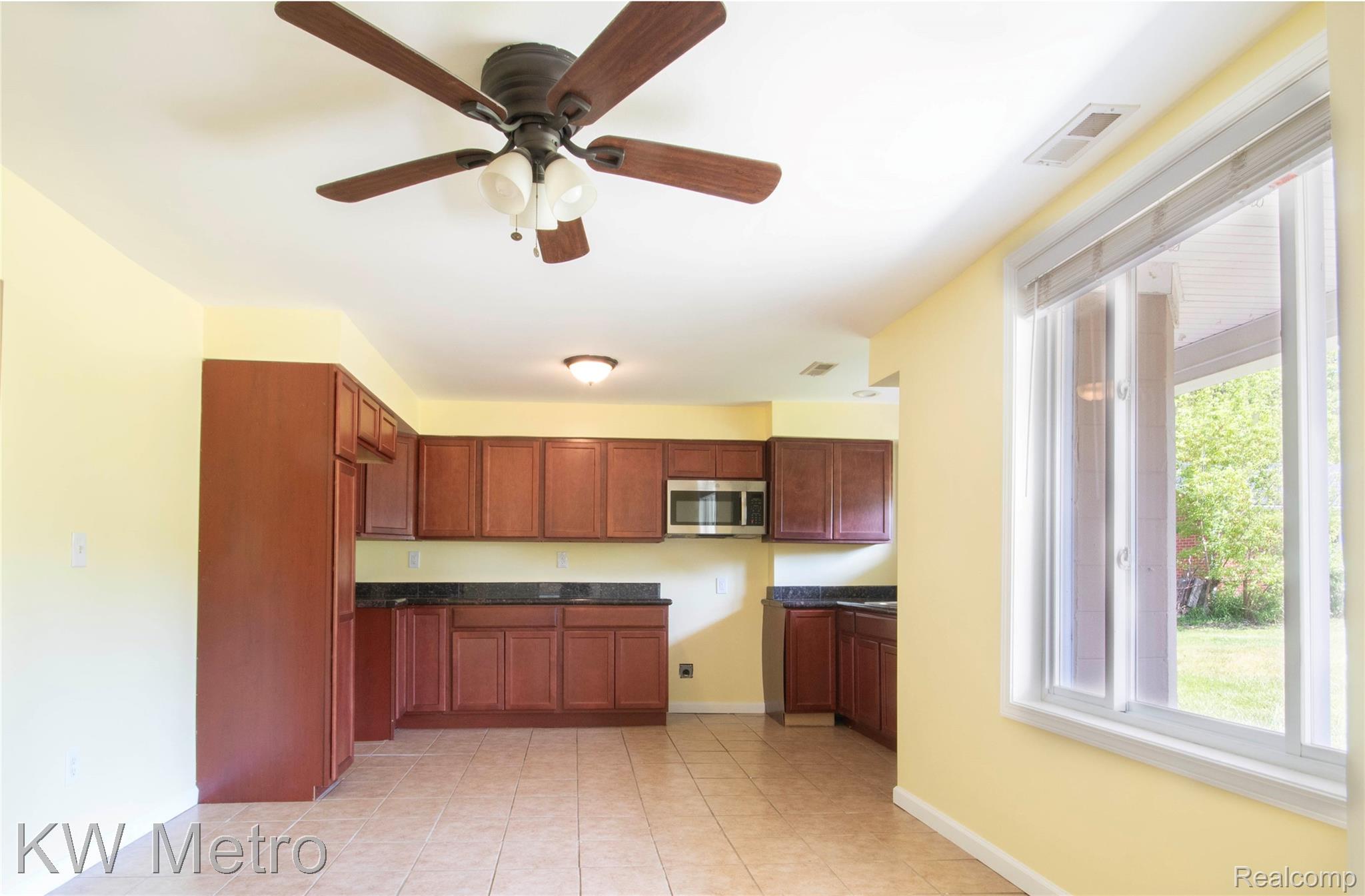 10800 Holland Road Taylor, MI 48180 - Photo 2 of 16 Lots of cabinet space!