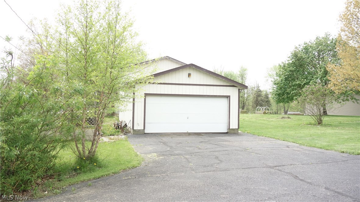 1596 Krumroy Road Akron, OH 44306 - Photo 3 of 31