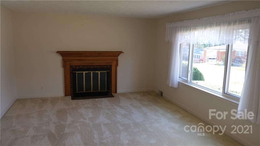 554 Mountain View Road Mars Hill, NC 28754 - Photo 4 of 30 Gallery Image 4