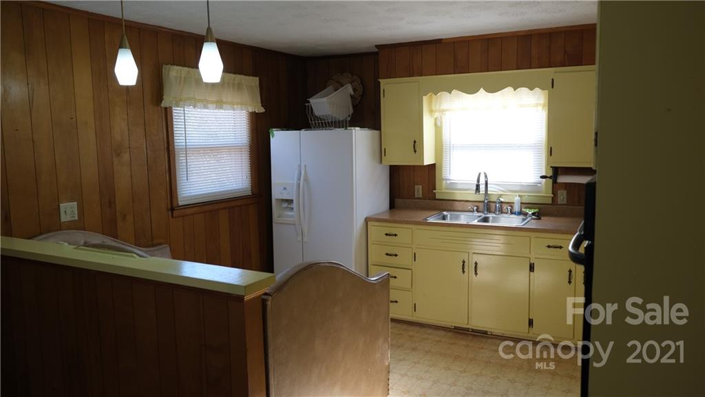 554 Mountain View Road Mars Hill, NC 28754 - Photo 8 of 30 Gallery Image 8