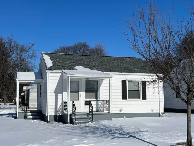 $164,900 | 1703 Calumet Avenue, Beloit, WI 53511