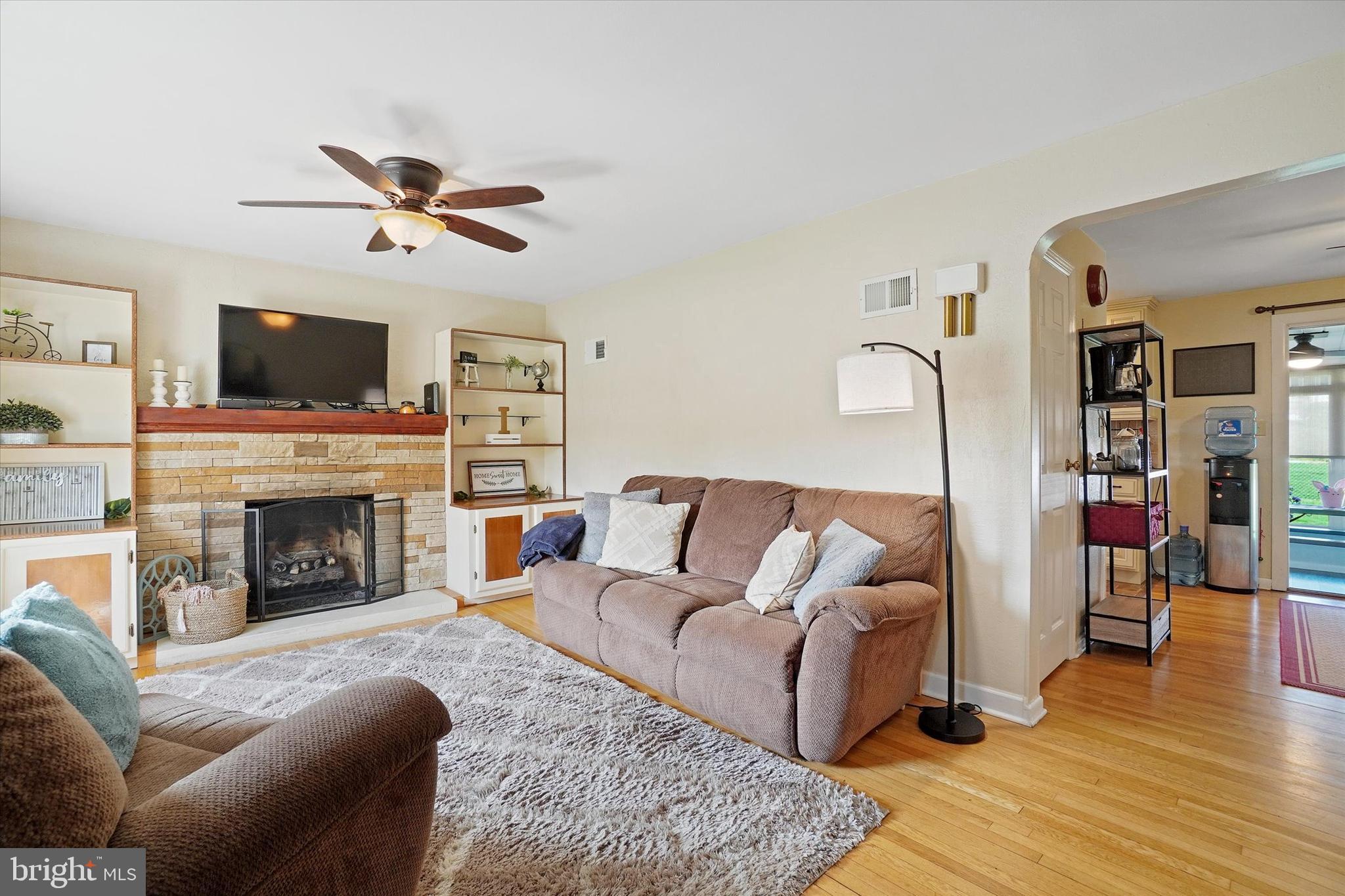 1927 Poplars Road York, PA 17408 - Photo 3 of 29 Gallery Image 3
