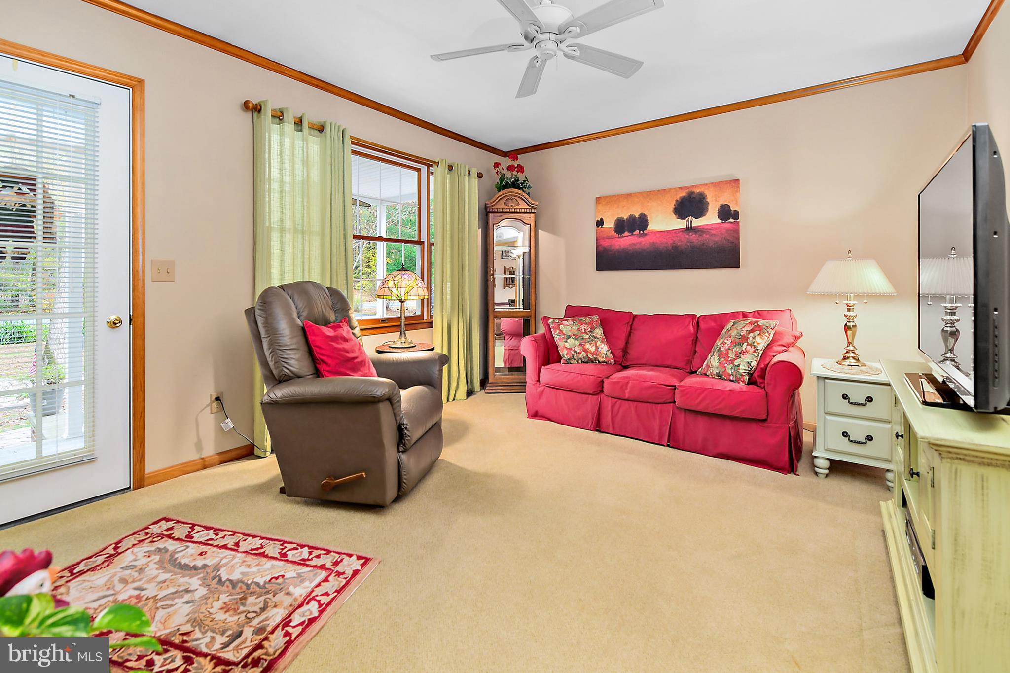 9310 Croppers Island Road Newark, MD 21841 - Photo 3 of 34 Living room