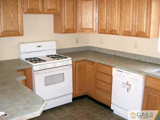 113 Idlewild Road Edison, NJ 08817 - Photo 4 of 8