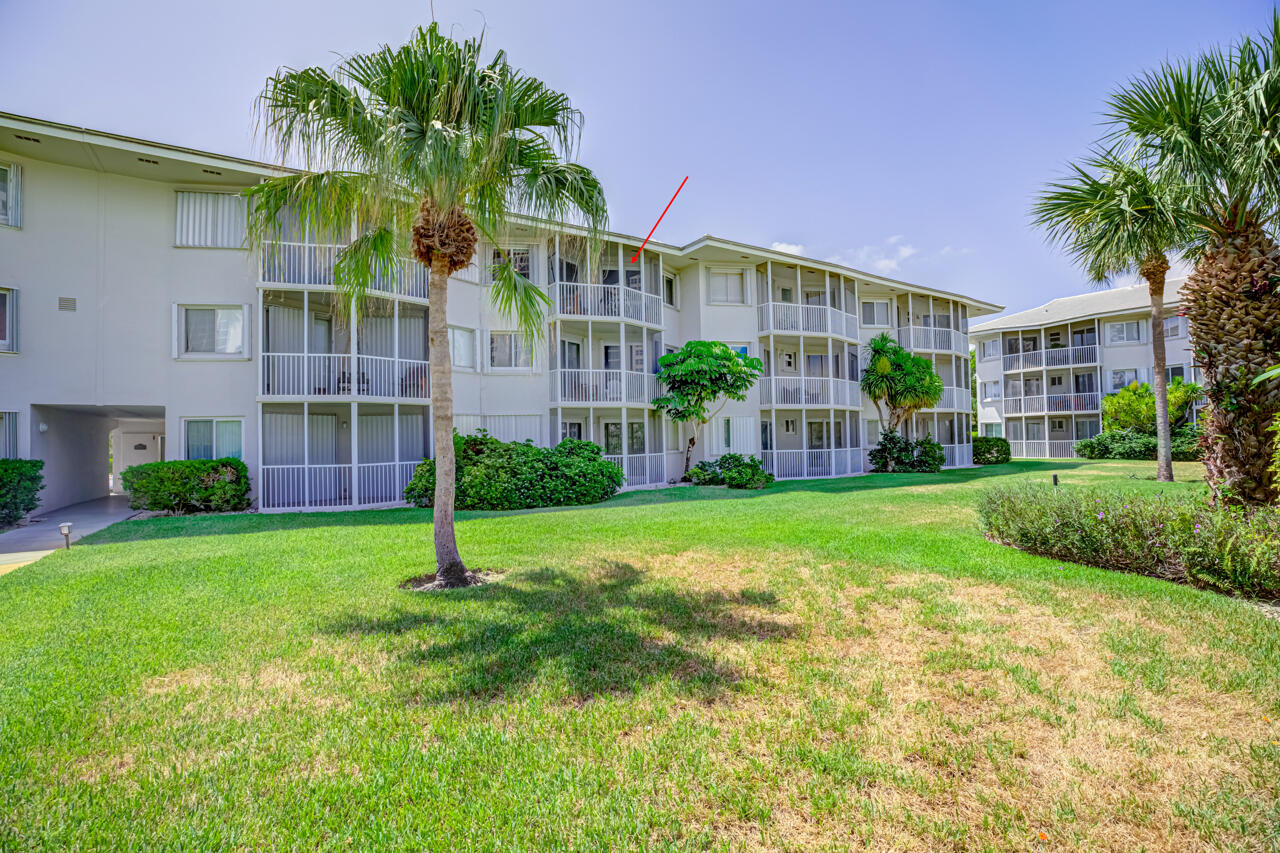 2730 Banyan Road, Unit 33B Boca Raton, FL 33432 - Photo 33 of 35 39-Cortyard