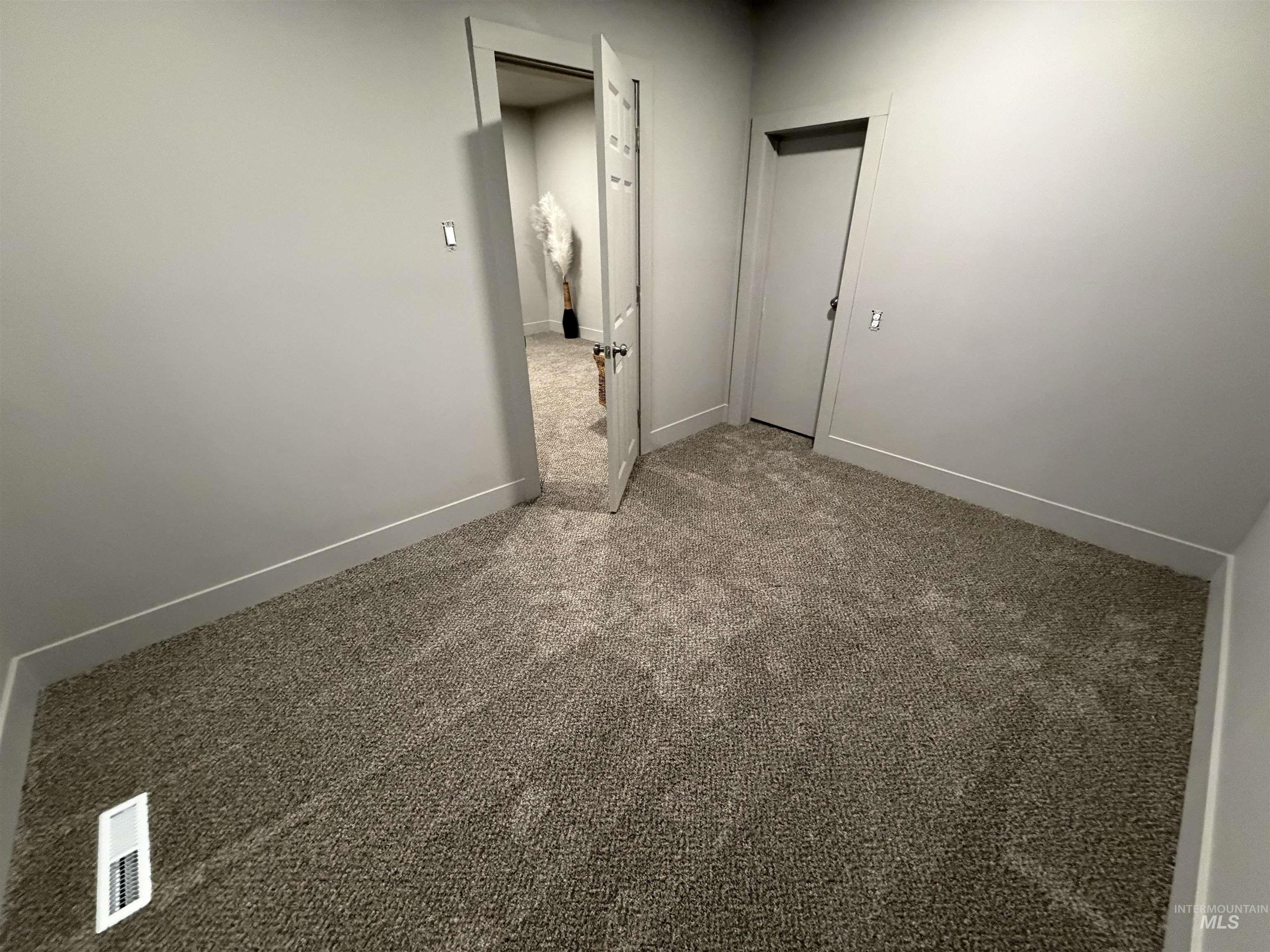 600 11th Street Clarkston, WA 99403 - Photo 21 of 27 Unfurnished bedroom with carpet floors and baseboards