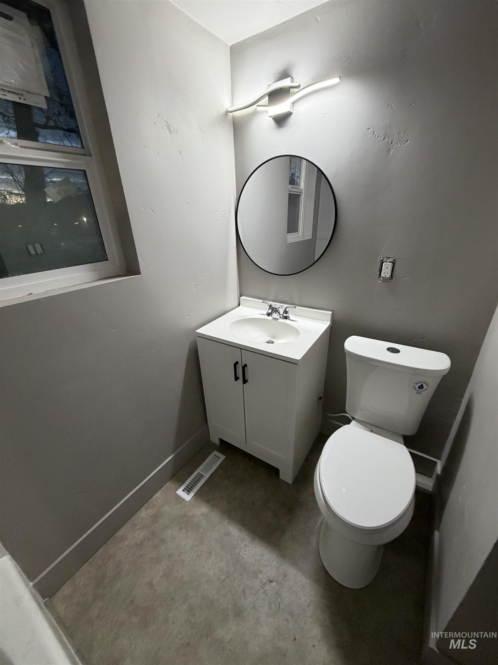 600 11th Street Clarkston, WA 99403 - Photo 26 of 27 Half bathroom featuring vanity and toilet