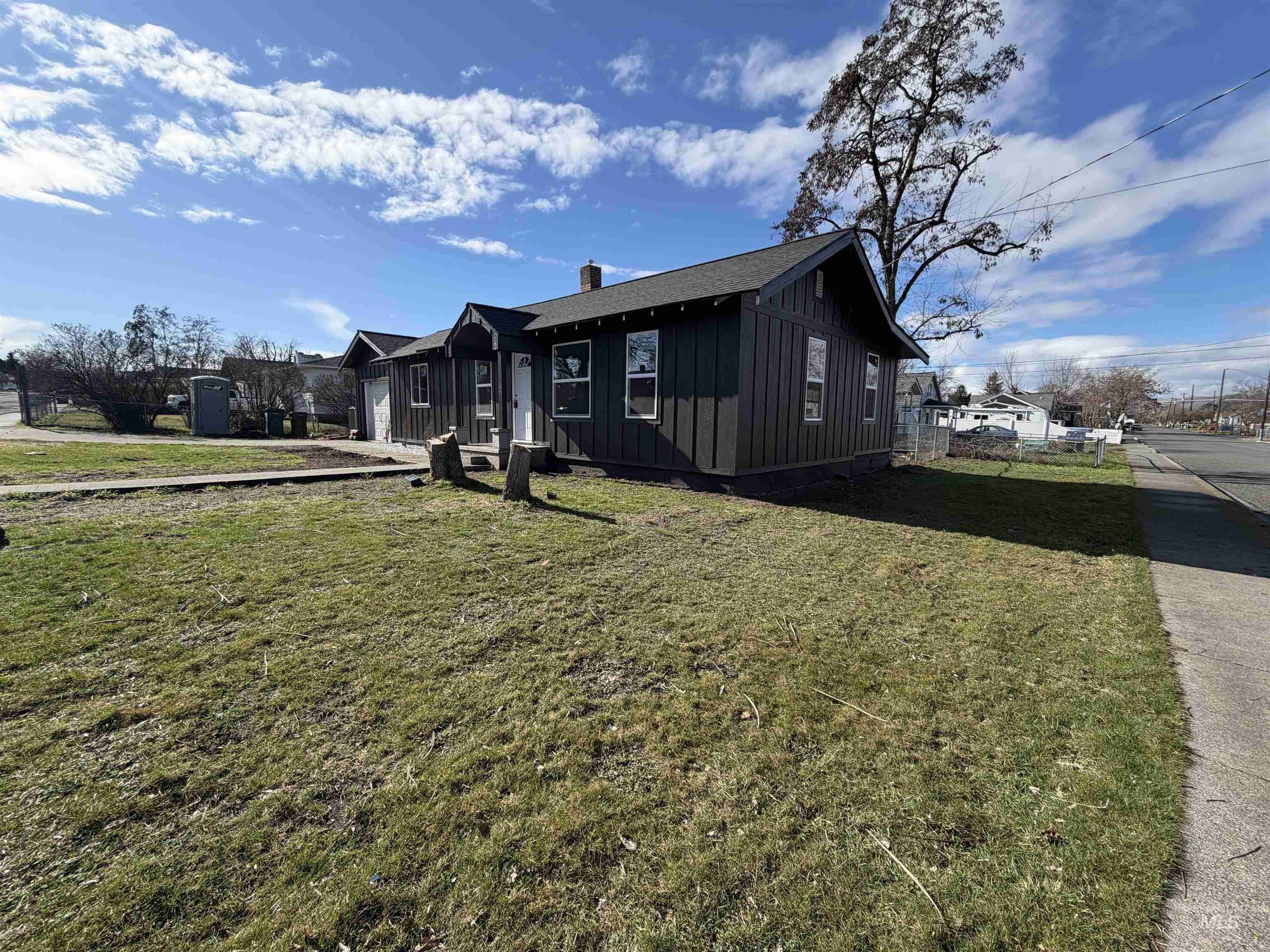 600 11th Street Clarkston, WA 99403 - Photo 7 of 27 View of front of home with board and batten siding and a chimney