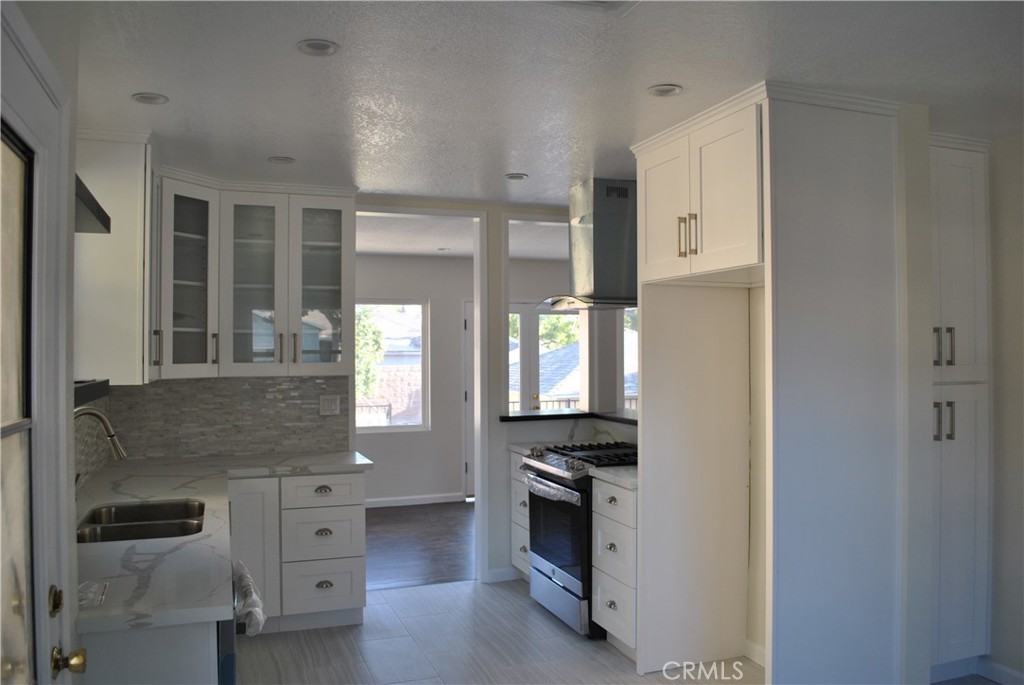 620 Stephen Road Burbank, CA 91504 - Photo 6 of 15 a kitchen with cabinets and a stove