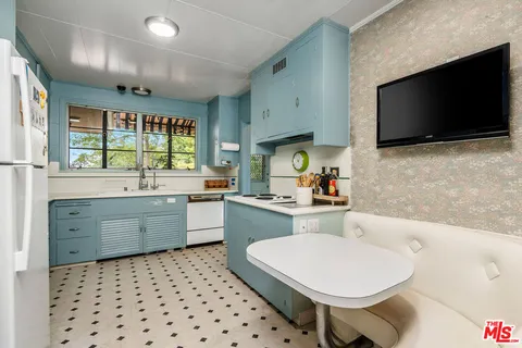 $7,500,000 | 570 South Beverly Glen Boulevard, Los Angeles, CA 90024