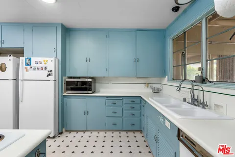 $7,500,000 | 570 South Beverly Glen Boulevard, Los Angeles, CA 90024