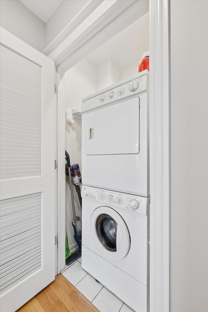 3755 North Racine Avenue, Unit 3C Chicago, IL 60613 - Photo 28 of 36 a utility room with dryer and washer