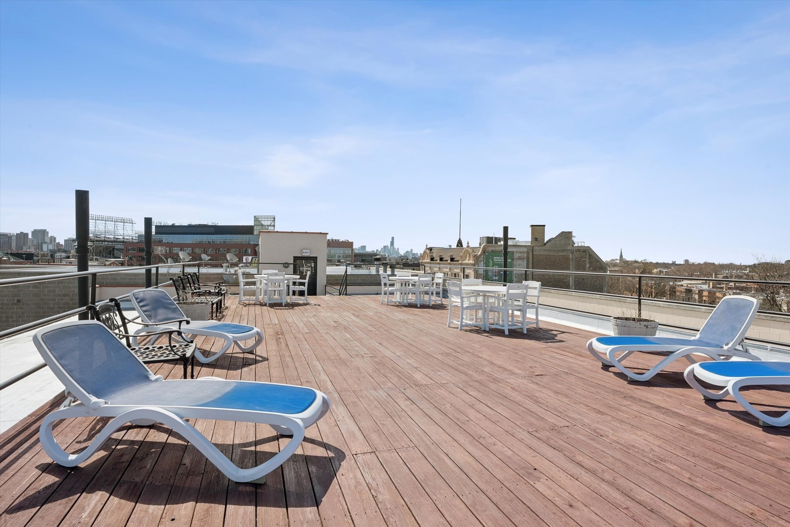 3755 North Racine Avenue, Unit 3C Chicago, IL 60613 - Photo 33 of 36 a view of a terrace with seating area