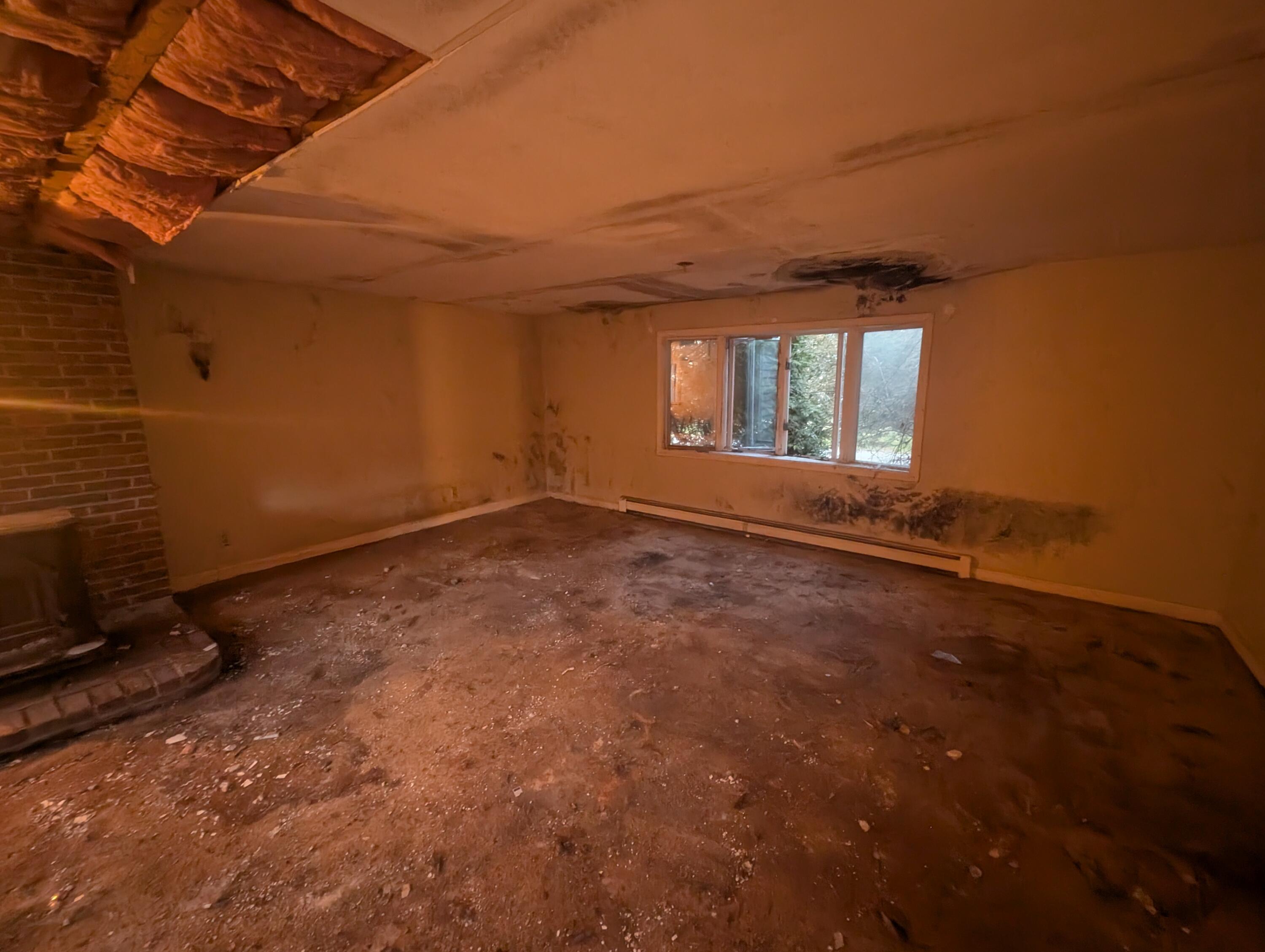 31 Birch Hill Road York, ME 03909 - Photo 12 of 20 PXL_20251201_212200402.RAW-01.COVER