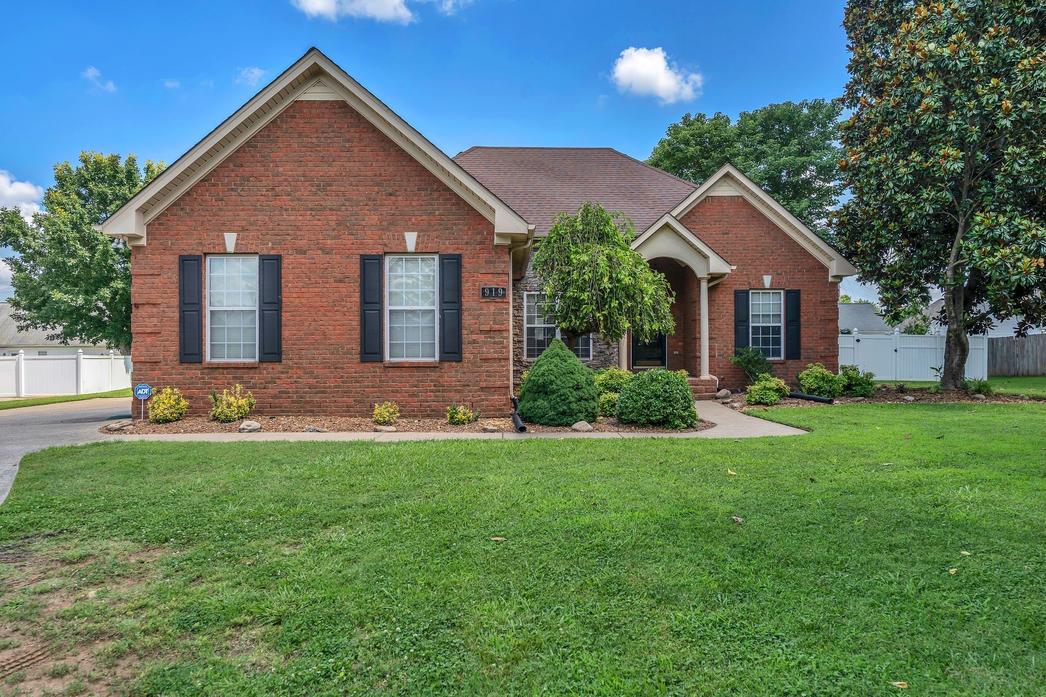 919 Compton Road Murfreesboro, TN 37130 - Photo 2 of 21 Gallery Image 2