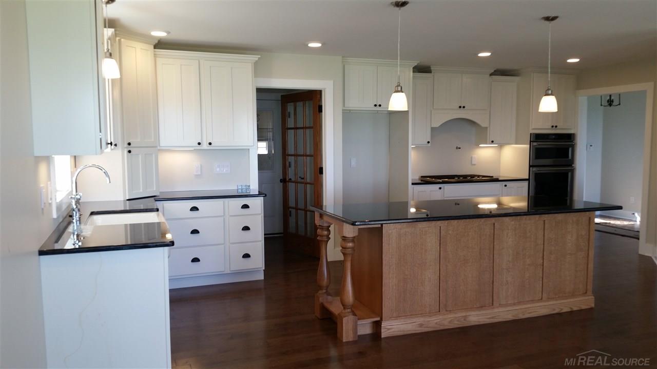 6137 Lakeshore Road Lexington, MI 48450 - Photo 11 of 53 31290127-11.JPG