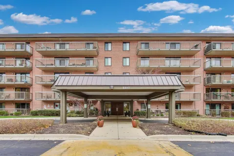 $269,000 | 6443 Clarendon Hills Road, Unit 100D, Willowbrook, IL 60527
