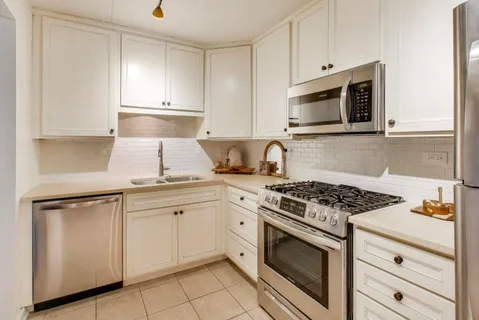 $269,000 | 6443 Clarendon Hills Road, Unit 100D, Willowbrook, IL 60527