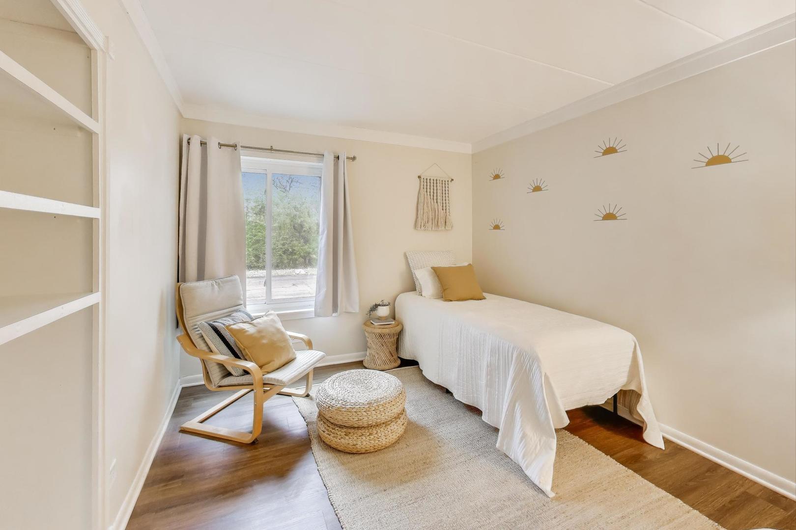 6443 Clarendon Hills Road, Unit 100D Willowbrook, IL 60527 - Photo 19 of 31 a bedroom with a bed and chair