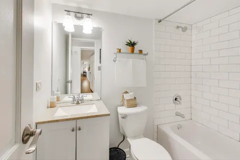 $269,000 | 6443 Clarendon Hills Road, Unit 100D, Willowbrook, IL 60527