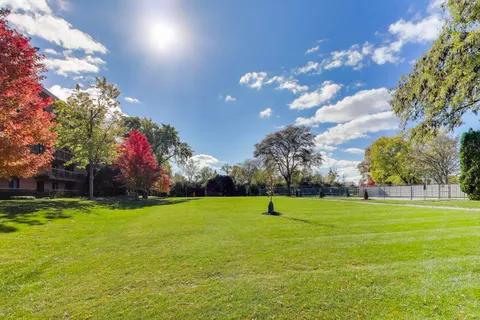 $269,000 | 6443 Clarendon Hills Road, Unit 100D, Willowbrook, IL 60527