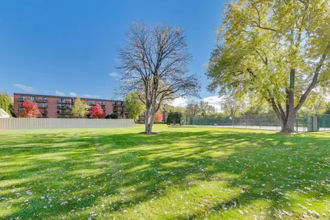 $269,000 | 6443 Clarendon Hills Road, Unit 100D, Willowbrook, IL 60527