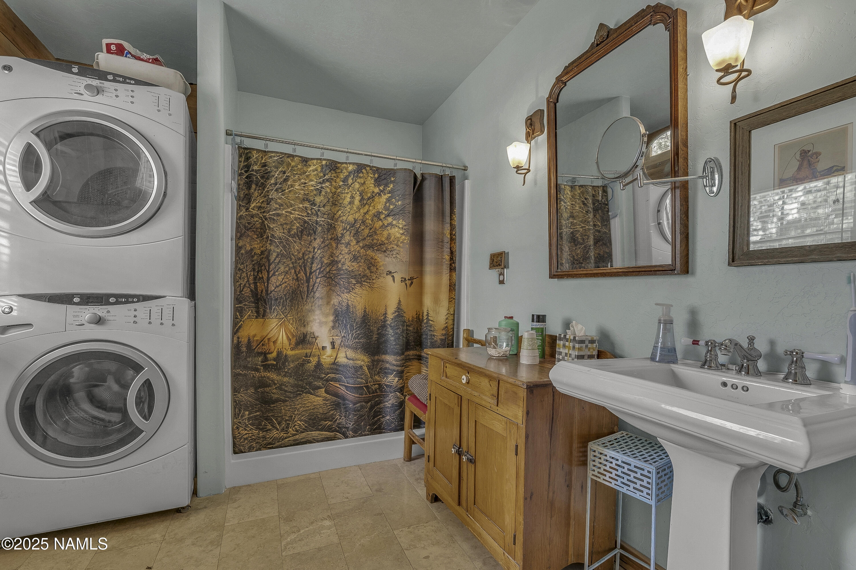 13898 Alpenglow Road Flagstaff, AZ 86001 - Photo 16 of 39 a utility room with sink dryer and washer