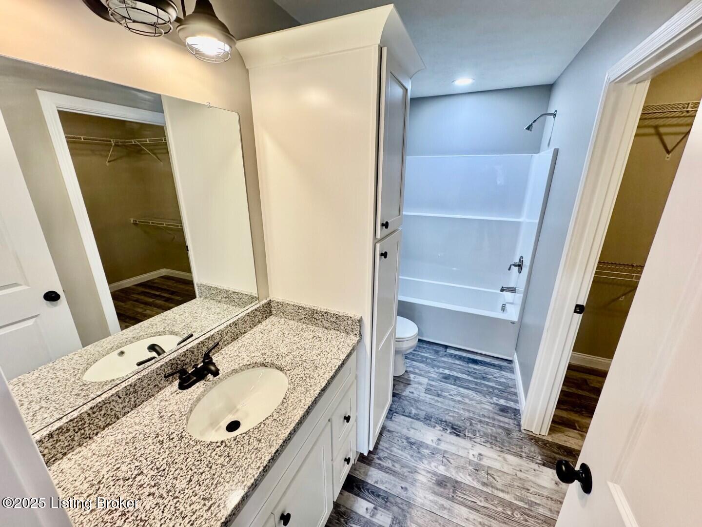 1462 Old Perryville Loop Springfield, KY 40069 - Photo 8 of 17 008_Primary Bathroom