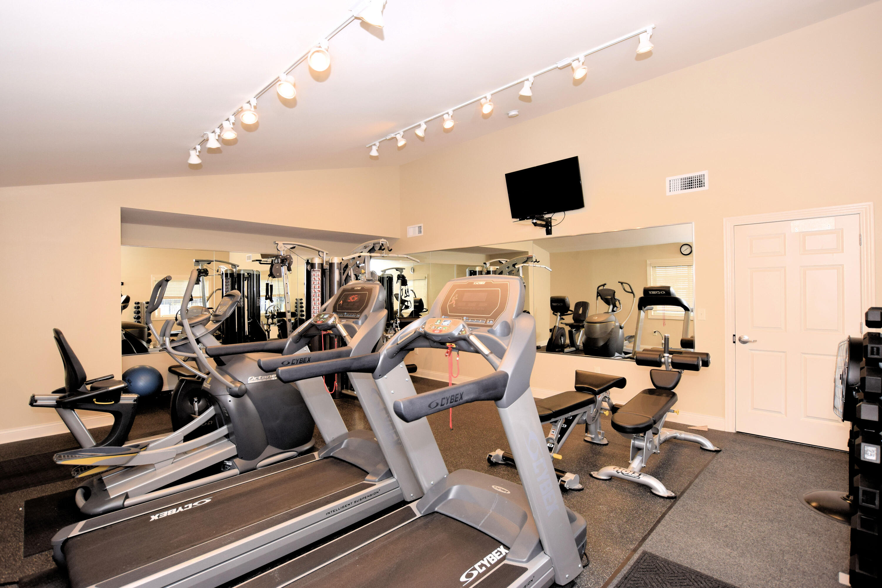 652 Pewaukee Road, Unit A Pewaukee, WI 53072 - Photo 22 of 30 Exercise room
