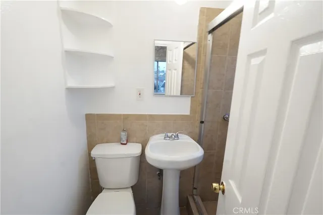 $1,500 | 439 West Florence Avenue, Unit 441 1/2, Los Angeles, CA 90003