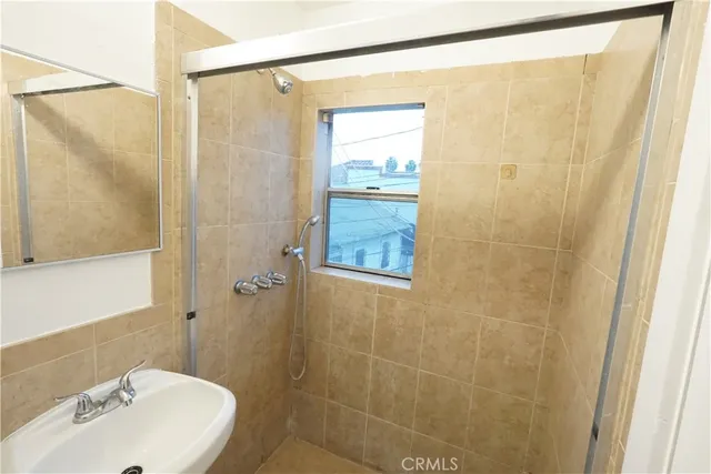 $1,500 | 439 West Florence Avenue, Unit 441 1/2, Los Angeles, CA 90003