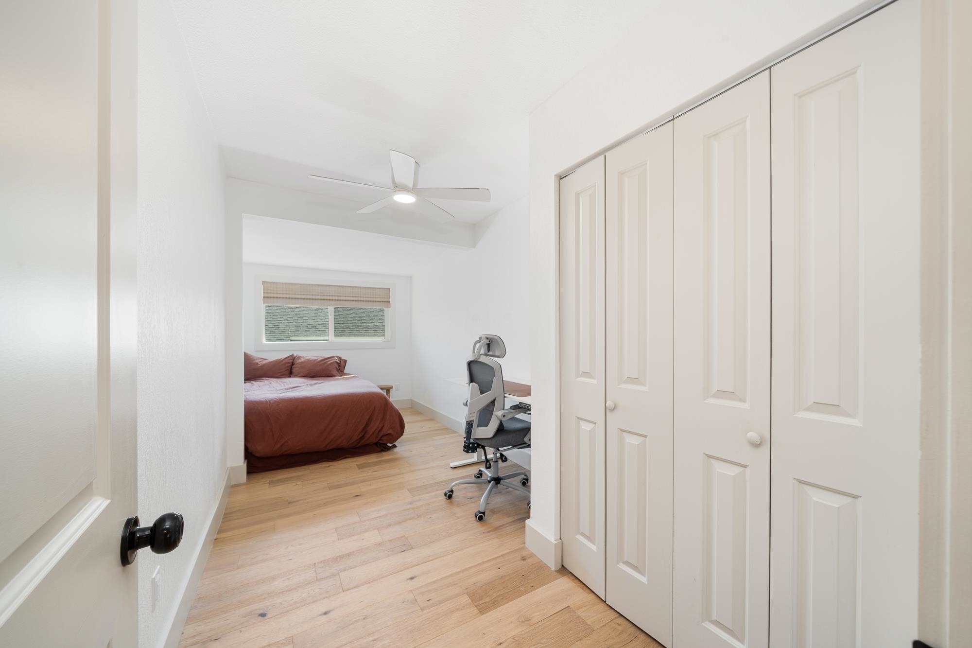 2074 Puuohala Road Wailuku, HI 96793 - Photo 20 of 37 a bedroom with a bed and a window