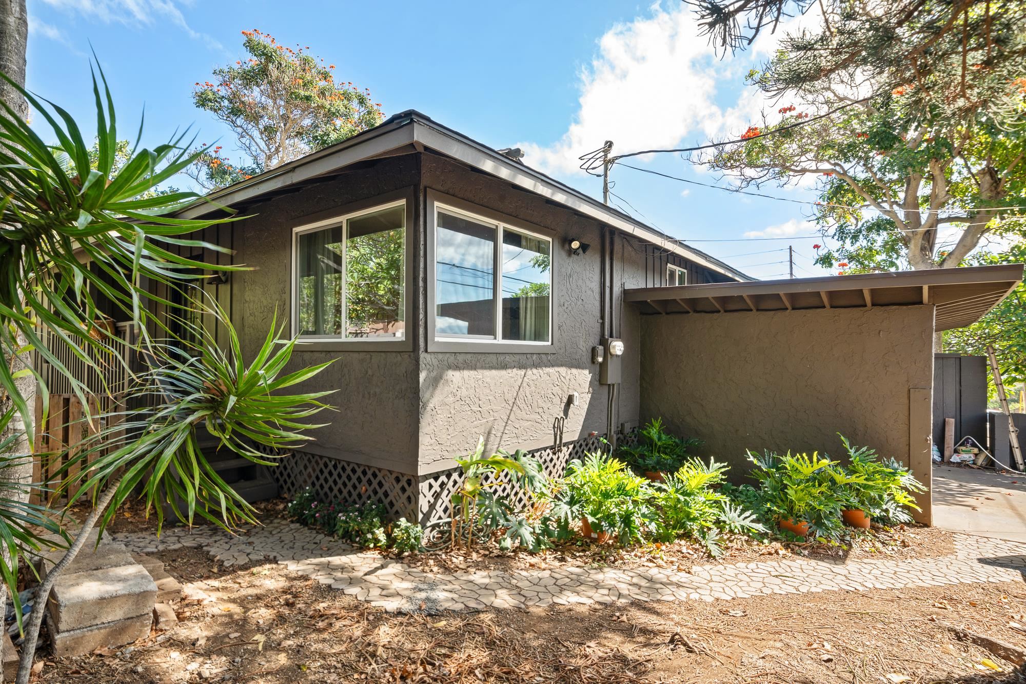 2074 Puuohala Road Wailuku, HI 96793 - Photo 29 of 37 a front view of a house with garden