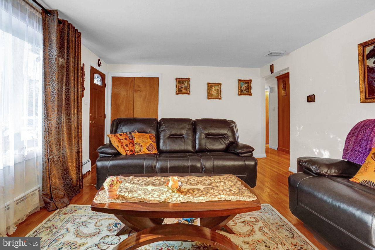 3046 Red Oak Road Reading, PA 19605 - Photo 4 of 26 Gallery Image 4