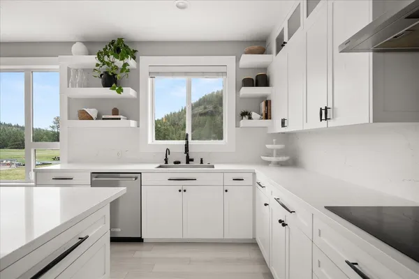 $999,900 | 16215 West Coulee Hite Road, Spokane, WA 99224