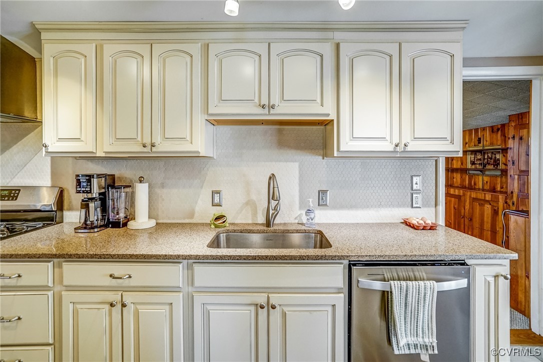 2124 Tarleton Drive Charlottesville, VA 22901 - Photo 17 of 45 a kitchen with stainless steel appliances granite countertop a sink a stove and cabinets