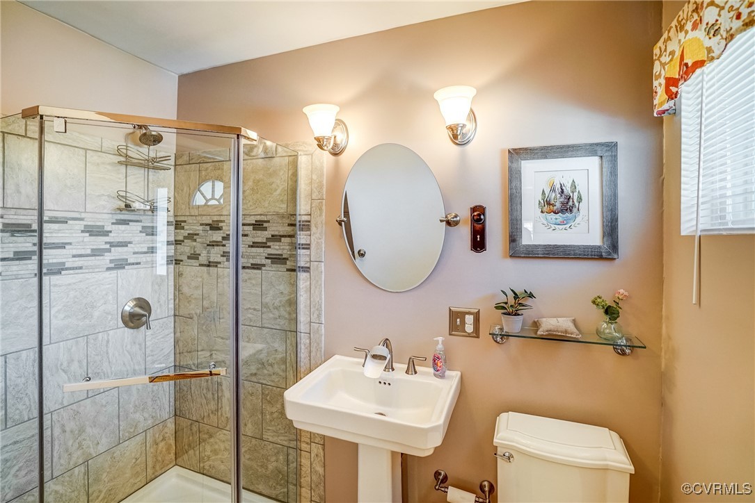 2124 Tarleton Drive Charlottesville, VA 22901 - Photo 33 of 45 a bathroom with a toilet sink and mirror