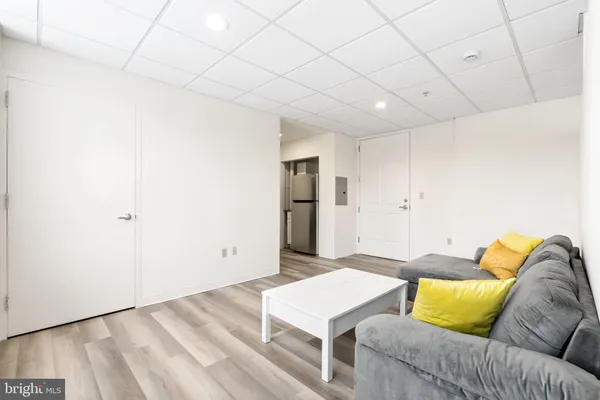 $999 | 7040 Oxford Avenue, Unit 103, Philadelphia, PA 19111