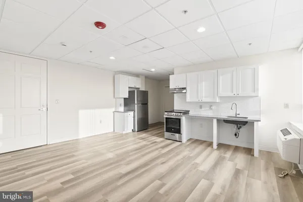 $999 | 7040 Oxford Avenue, Unit 103, Philadelphia, PA 19111