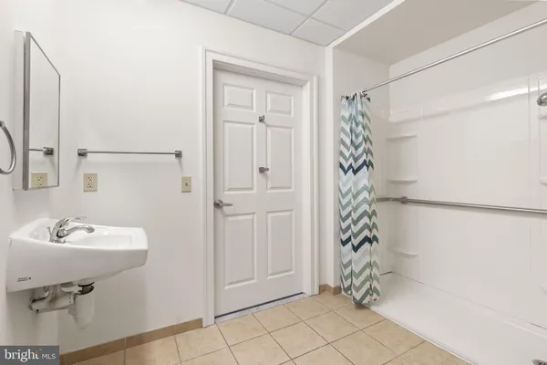 $999 | 7040 Oxford Avenue, Unit 103, Philadelphia, PA 19111