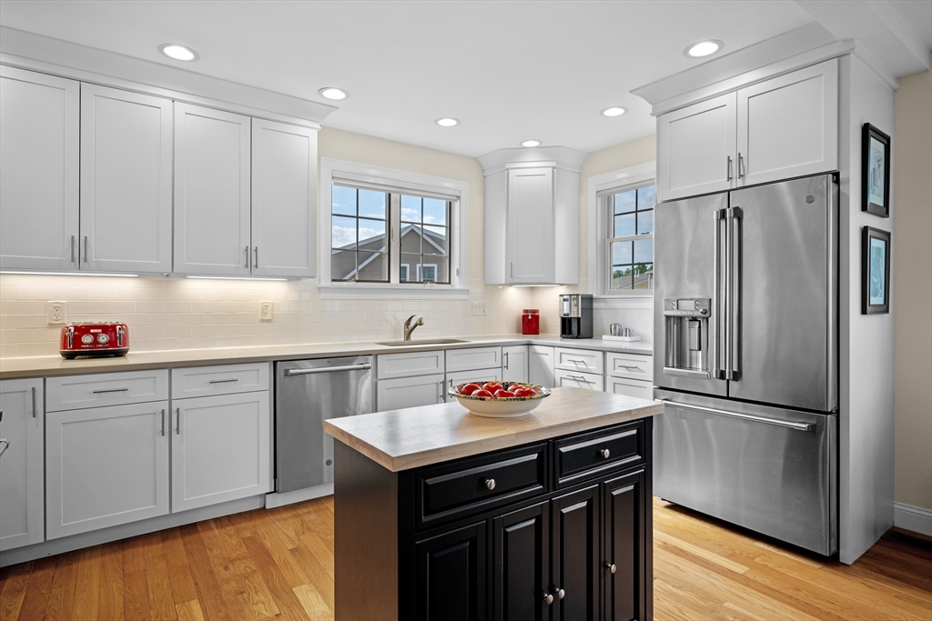 155 Green Street, Unit 4 Marblehead, MA 01945 - Photo 11 of 34
