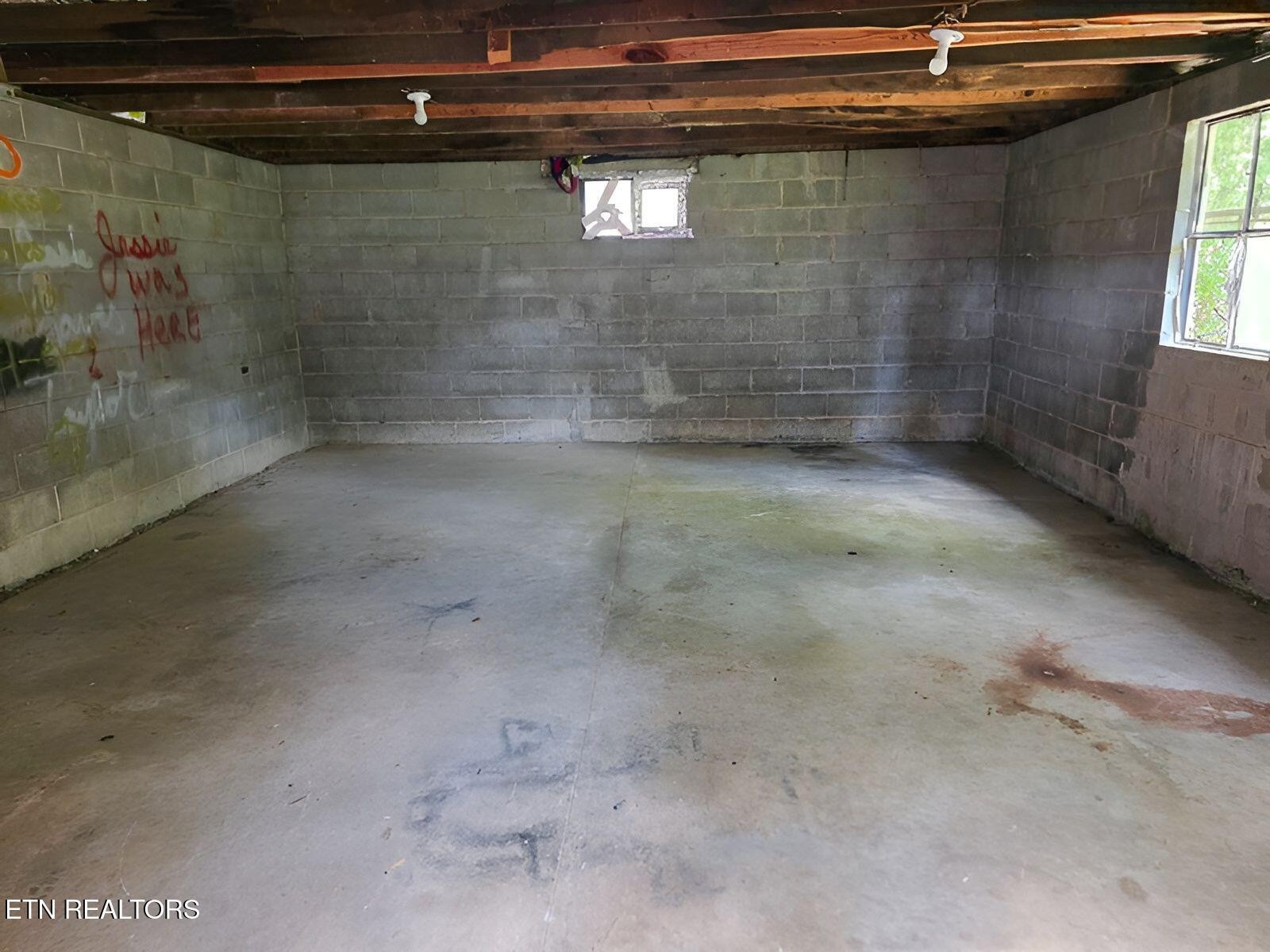 218 Burns Street Alcoa, TN 37701 - Photo 23 of 27 a close view of a bath tub sitting in a bathroom