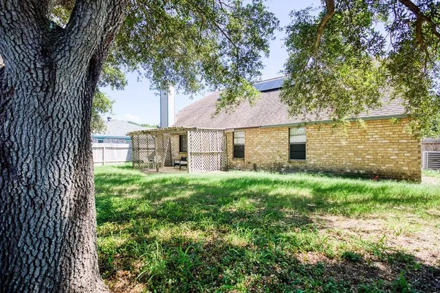 $2,400 | 906 St Christopher Street, Corpus Christi, TX 78418