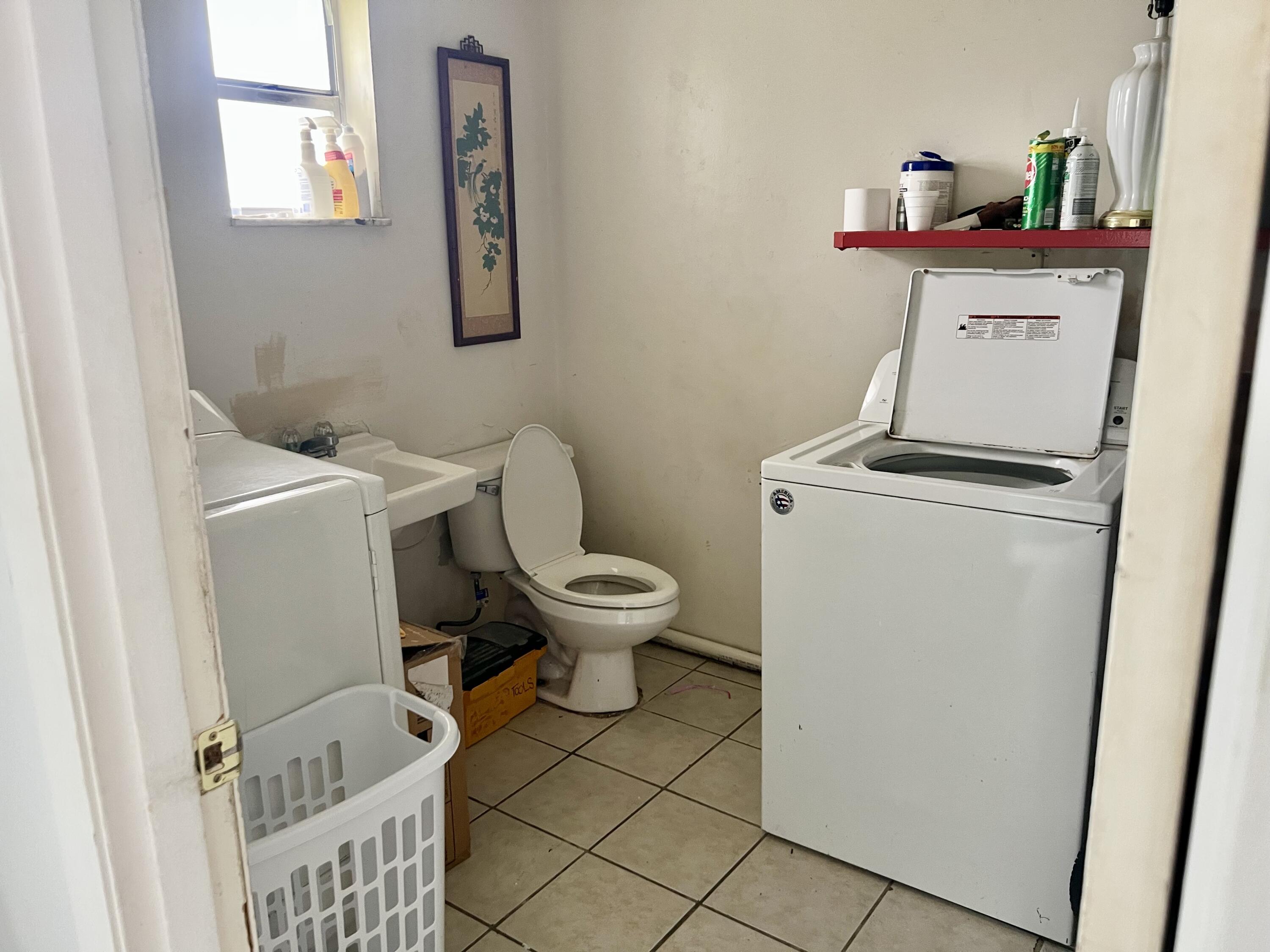 2621 Southeast Clayton Street Stuart, FL 34997 - Photo 11 of 40 a bathroom with a toilet and a shower