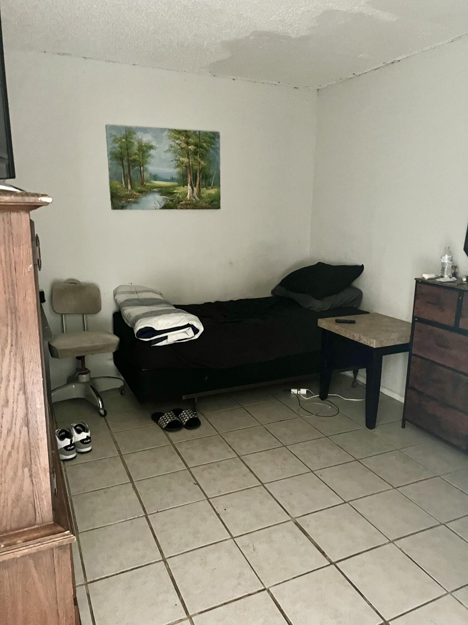 2621 Southeast Clayton Street Stuart, FL 34997 - Photo 21 of 40 a living room with furniture