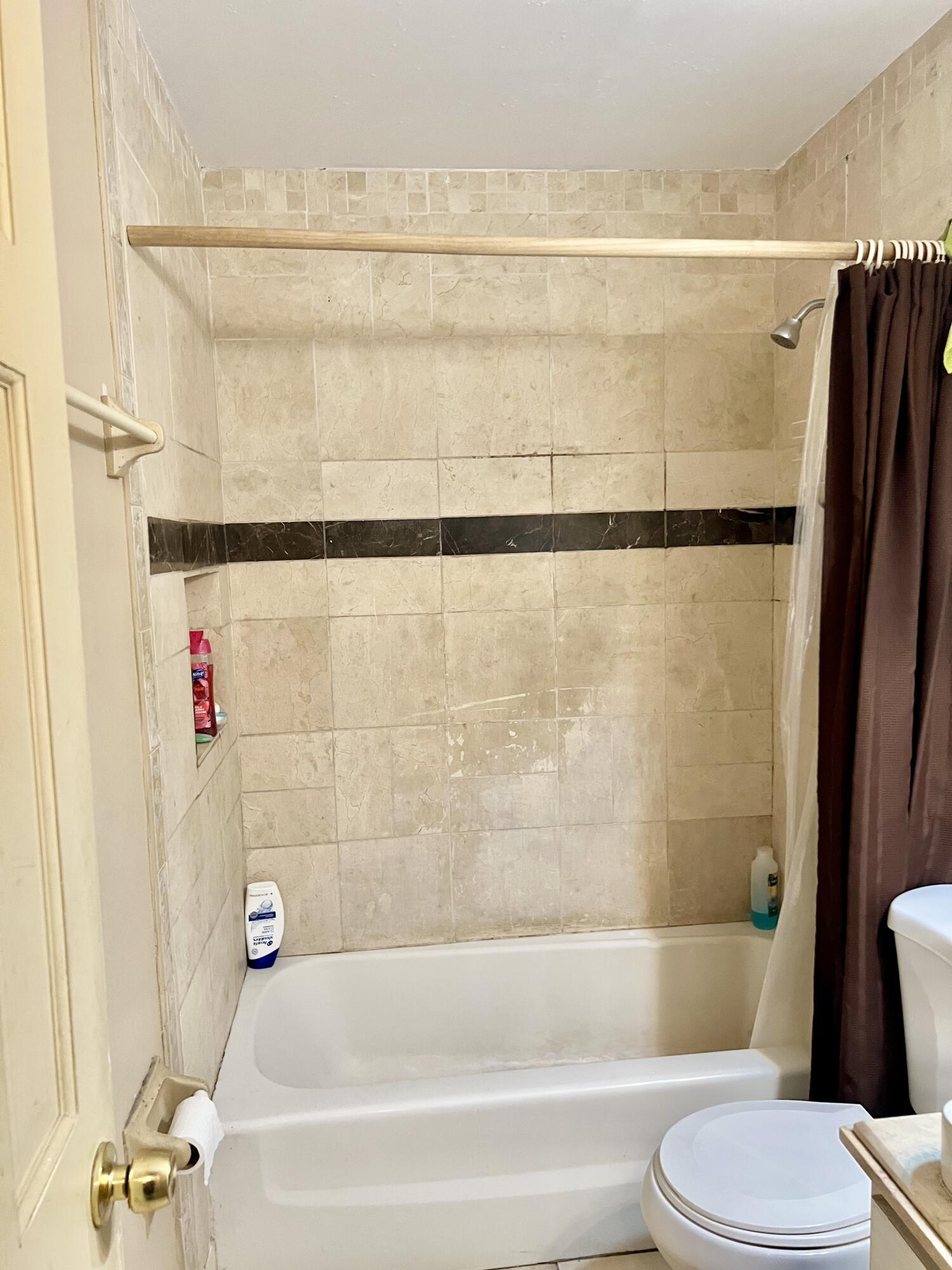 2621 Southeast Clayton Street Stuart, FL 34997 - Photo 25 of 40 a bathroom with a bathtub and a shower