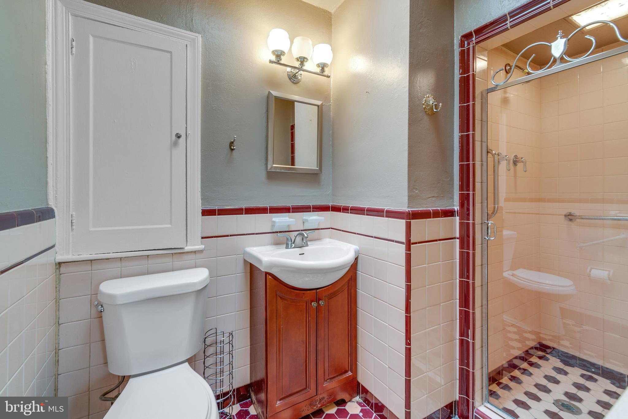 6212 Old York Road Philadelphia, PA 19141 - Photo 23 of 24 master bath