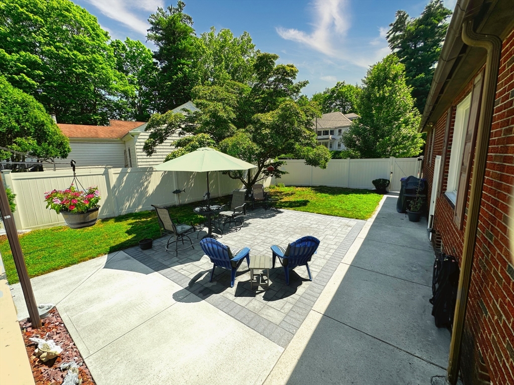 24 Locust Road Methuen, MA 01844 - Photo 6 of 36