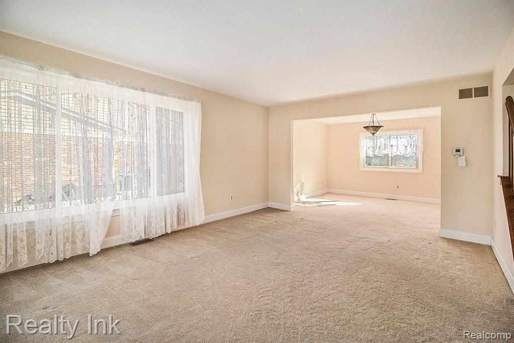 46491 Strathmore Road Plymouth, MI 48170 - Photo 3 of 16 Gallery Image 3