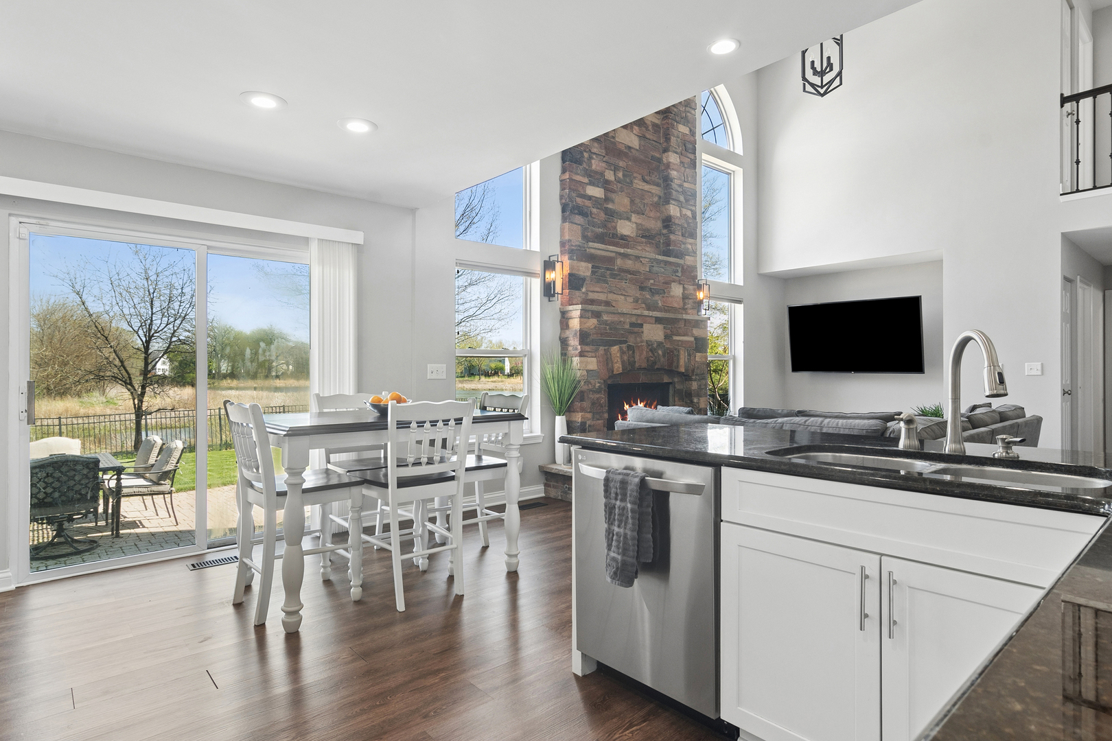 6806 Highgate Road Carpentersville, IL 60110 - Photo 10 of 33 Gallery Image 10